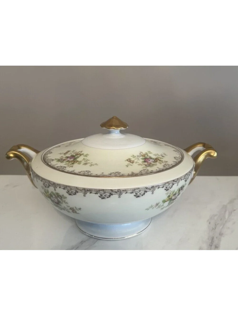 Vintage Saito China Hand Painted Floral Gold Gilt Covered Tureen Japan